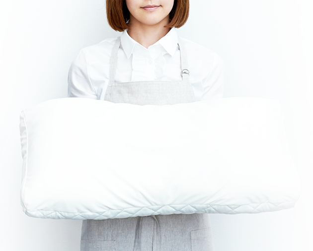 高さと肌ざわりを確かめる枕のイメージ